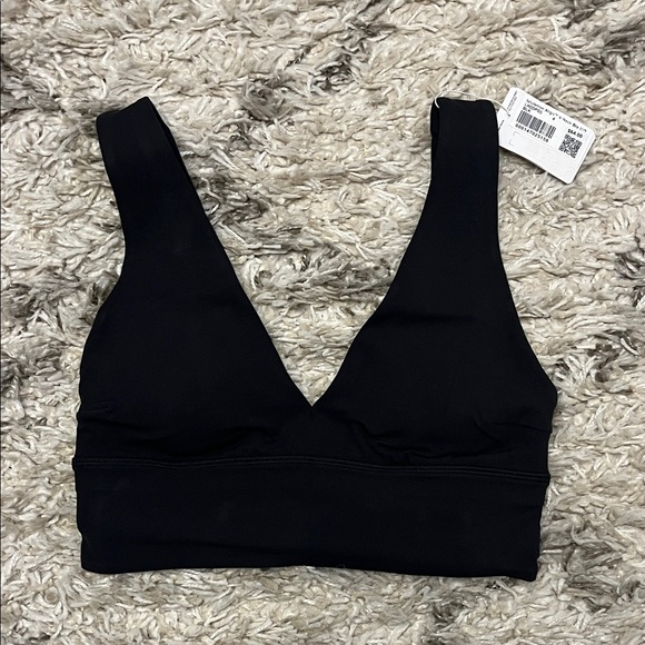 Lululemon Align V-neck bra C/D size 4. Black. New with tags.